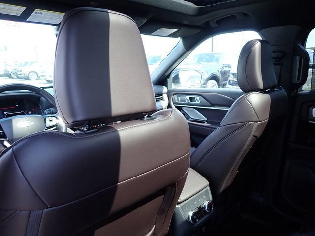 Certified 2025 Ford Explorer Platinum image 18