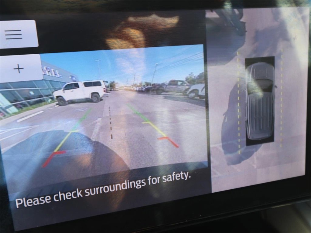 Certified 2022 Ford Explorer XLT w/ Equipment Group 202A image 9