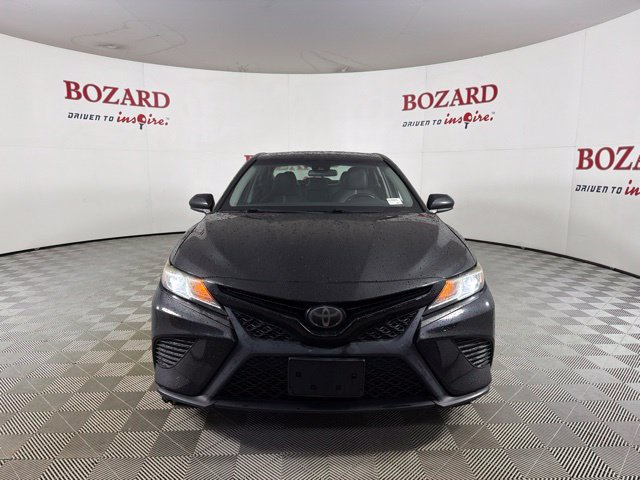 Used 2018 Toyota Camry SE FWD image 2