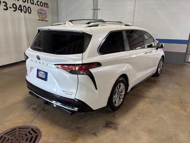 Used 2022 Toyota Sienna Platinum AWD/4WD image 8