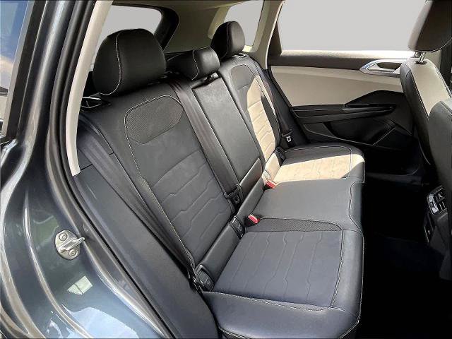Used 2025 Volkswagen Taos SE AWD/4WD image 27