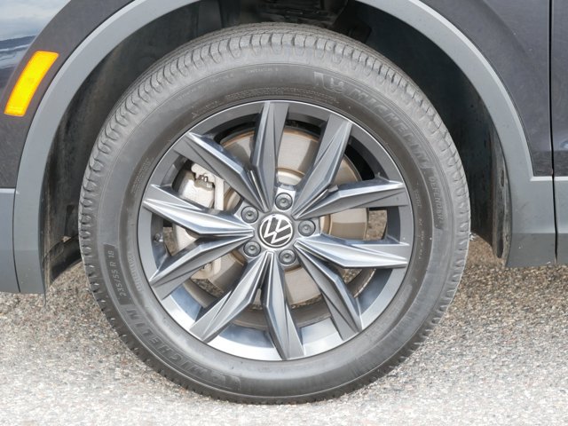 Used 2024 Volkswagen Tiguan SE AWD/4WD image 10