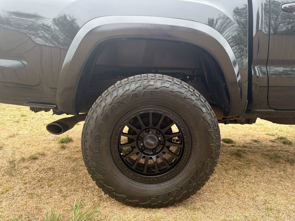 Used 2022 Toyota Tacoma TRD Sport w/ Technology Package AWD/4WD image 33