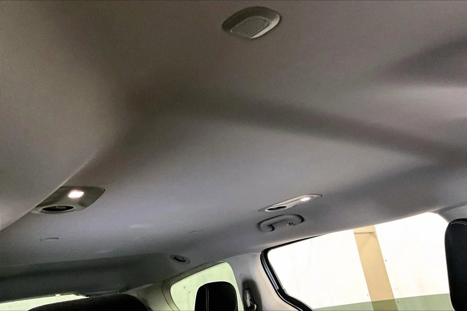 Used 2023 Chrysler Voyager LX image 21