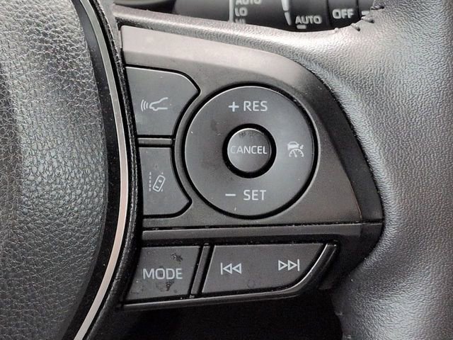 Used 2022 Toyota RAV4 XLE Premium AWD/4WD image 26