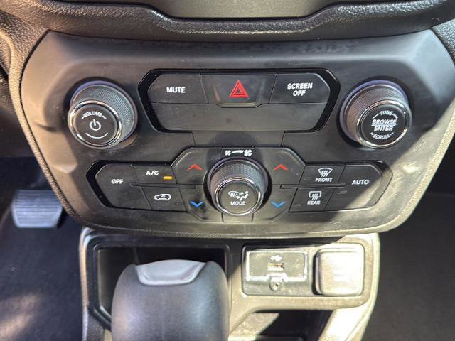 Used 2020 Jeep Renegade Latitude image 18