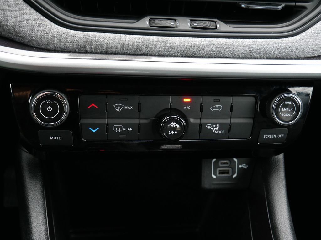 Used 2022 Jeep Compass Latitude AWD/4WD image 23