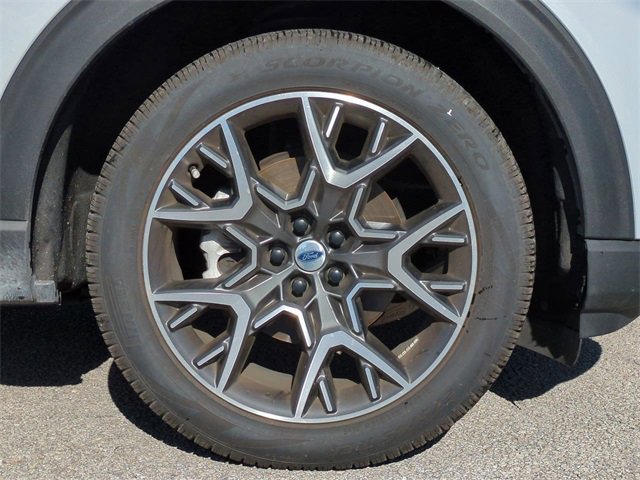 Certified 2025 Ford Explorer Platinum w/ Ultimate Package image 11