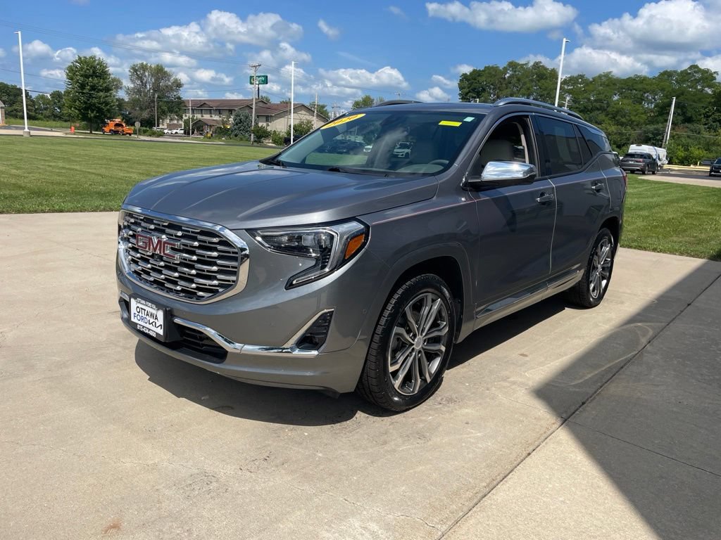 Used 2020 GMC Terrain Denali w/ Denali Premium Package AWD/4WD image 2