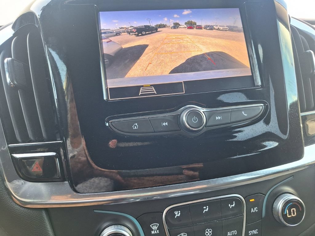Used 2023 Chevrolet Traverse LT FWD image 12