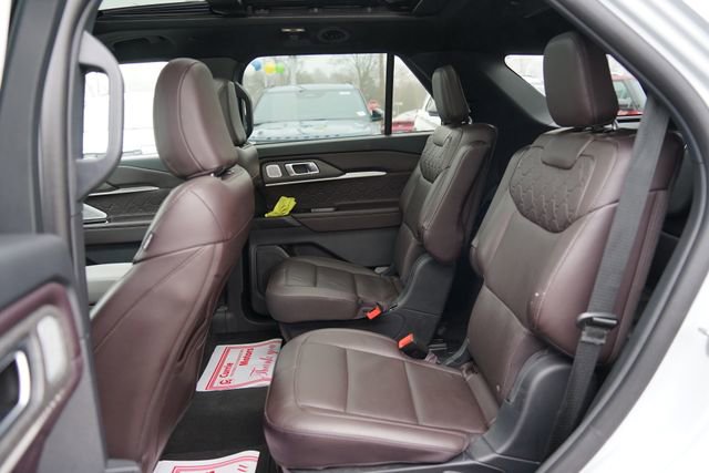 Certified 2025 Ford Explorer Platinum w/ LUX Leather Package AWD/4WD image 9