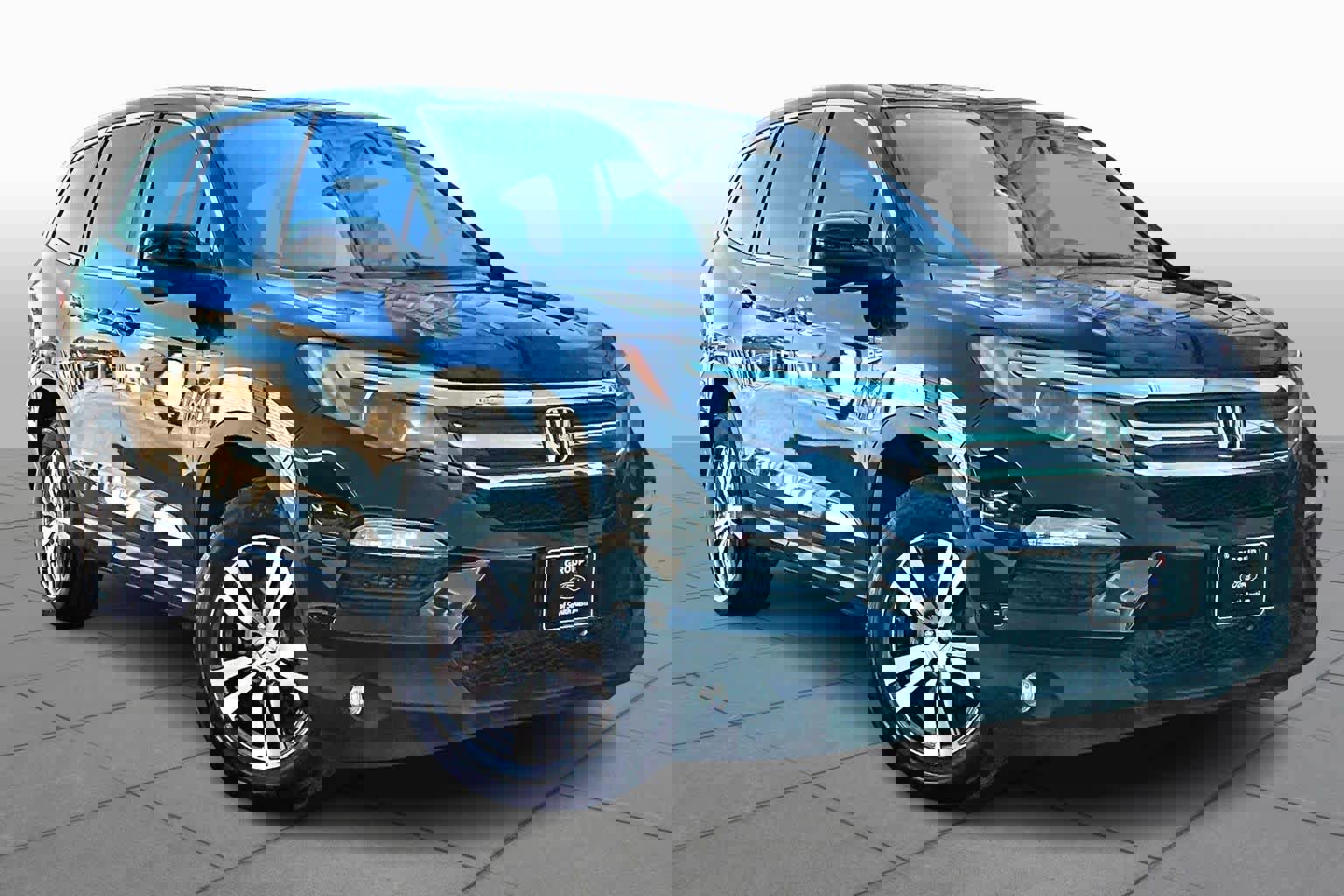 Used 2017 Honda Pilot EX-L image 2