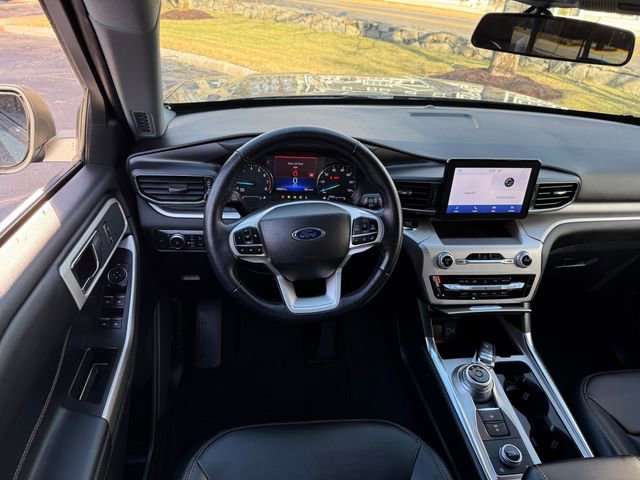 Certified 2022 Ford Explorer XLT w/ Equipment Group 202A image 6