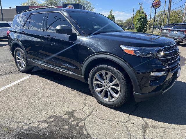 Certified 2022 Ford Explorer XLT w/ Equipment Group 202A AWD/4WD image 3