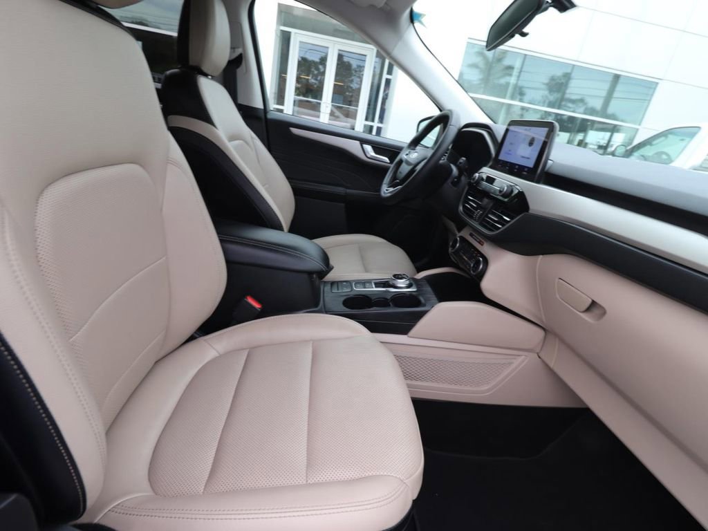 Certified 2022 Ford Escape SEL w/ Technology Package image 16