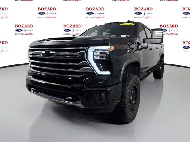 Used 2024 Chevrolet Silverado 2500 High Country w/ High Country Premium Package AWD/4WD image 4