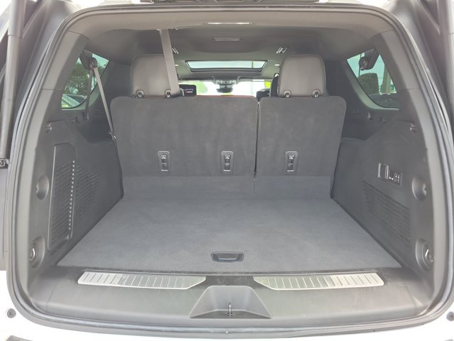 Used 2023 GMC Yukon XL Denali Ultimate AWD/4WD image 9