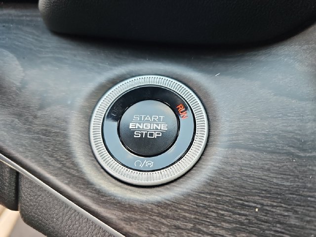 Used 2025 Jeep Grand Cherokee Limited AWD/4WD image 31