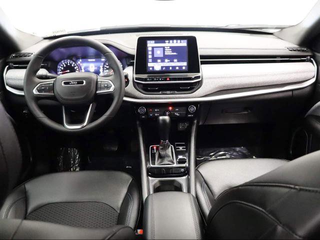 Used 2025 Jeep Compass Latitude image 14