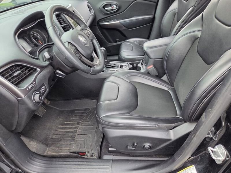 Used 2019 Jeep Cherokee Latitude Plus FWD image 9