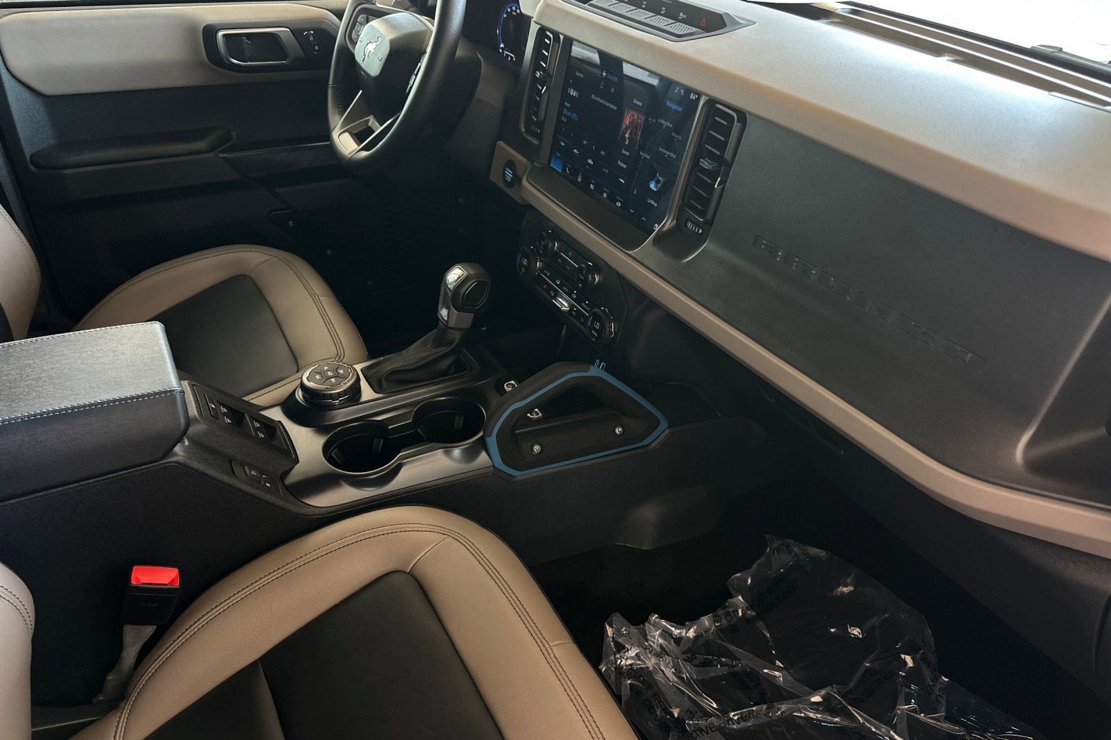 Certified 2024 Ford Bronco Wildtrak AWD/4WD image 15
