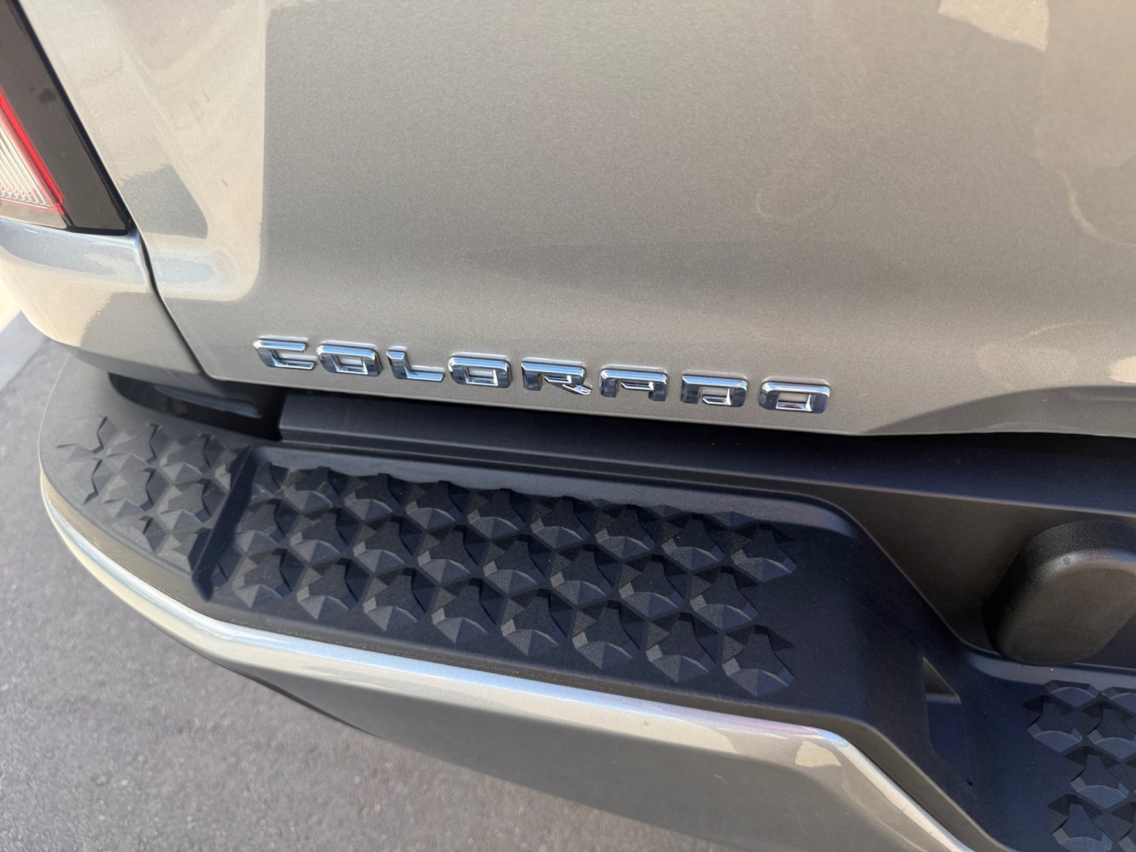 Used 2024 Chevrolet Colorado LT w/ LT Convenience Package image 28