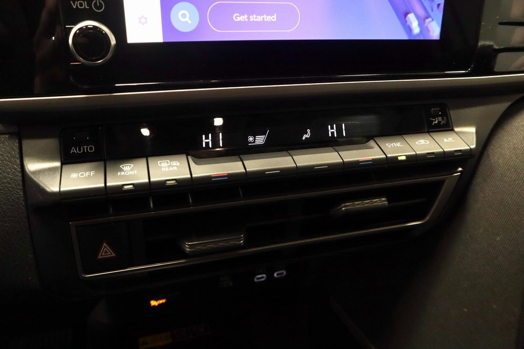 Used 2025 Toyota Camry LE image 32