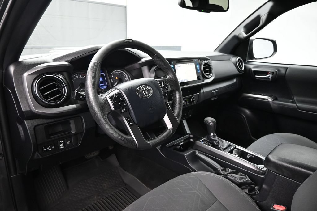 Used 2019 Toyota Tacoma TRD Sport AWD/4WD image 16