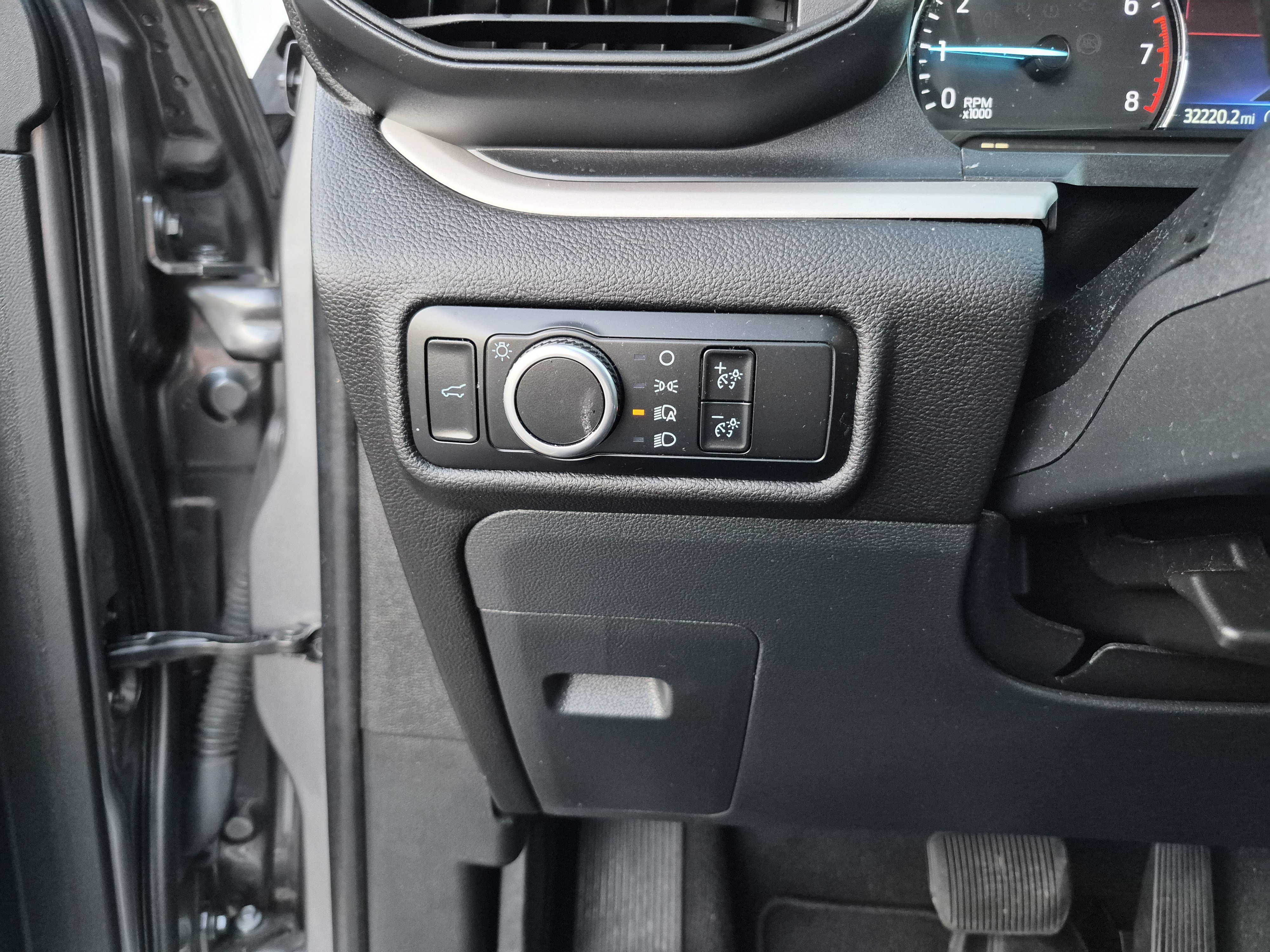 Certified 2024 Ford Explorer XLT RWD image 22