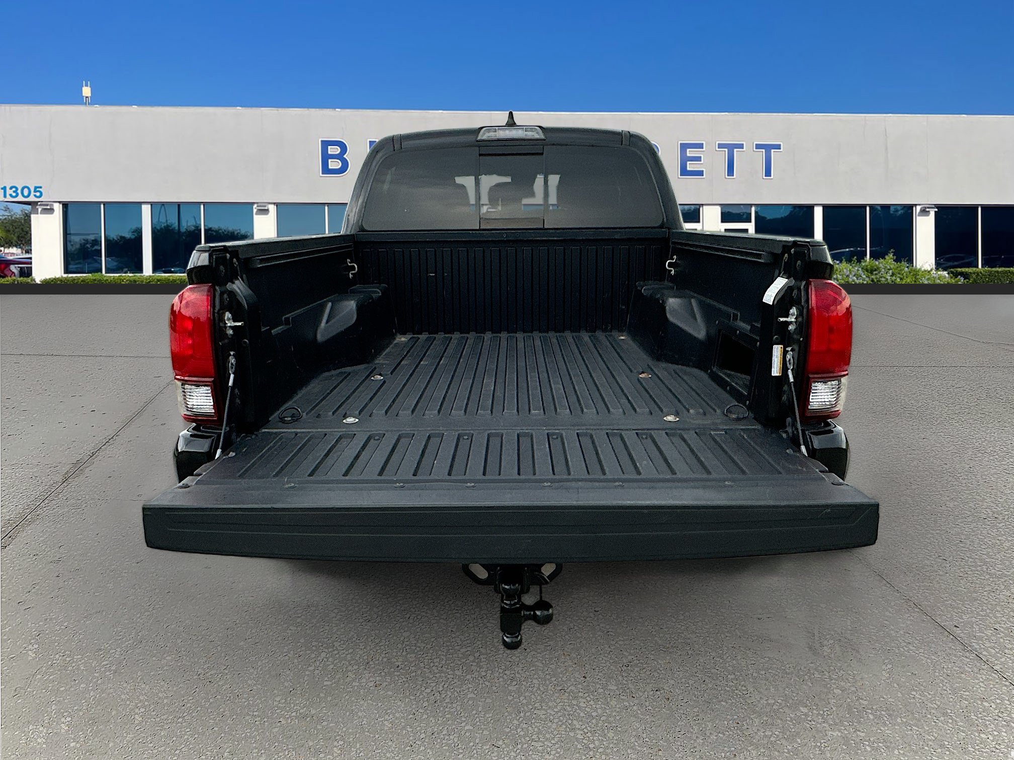 Used 2022 Toyota Tacoma SR5 w/ Technology Package RWD image 22