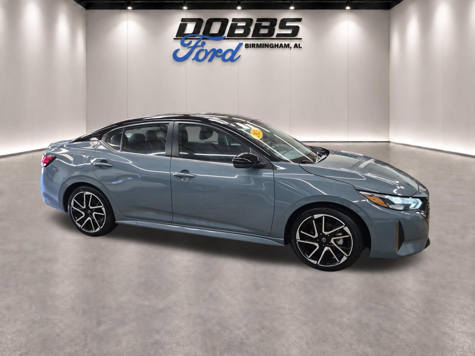 Used 2025 Nissan Sentra SR FWD image 1