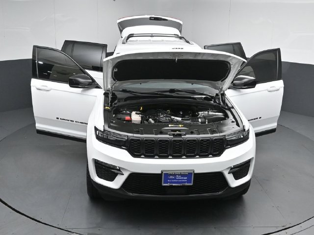 Used 2023 Jeep Grand Cherokee Limited w/ Black Appearance Package AWD/4WD image 53