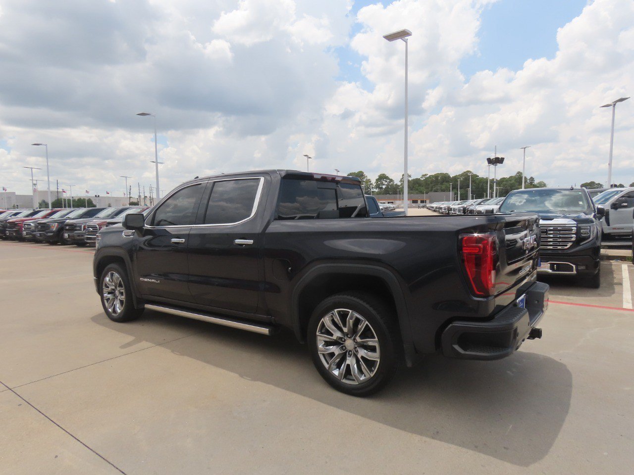 Used 2023 GMC Sierra 1500 Denali w/ Denali Reserve Package AWD/4WD image 16
