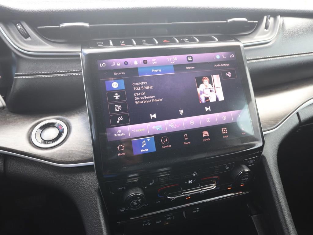 Used 2025 Jeep Grand Cherokee L Limited w/ Black Appearance Package AWD/4WD image 22