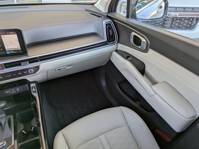 Used 2025 Kia Sorento SX image 21