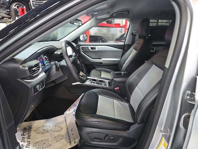 Certified 2024 Ford Explorer XLT w/ Equipment Group 202A AWD/4WD image 3