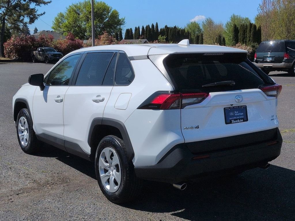 Used 2023 Toyota RAV4 LE AWD/4WD image 3