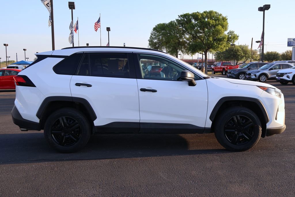 Used 2021 Toyota RAV4 LE FWD image 10
