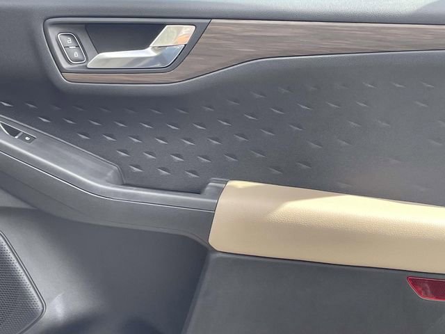 Certified 2020 Ford Escape Titanium image 31