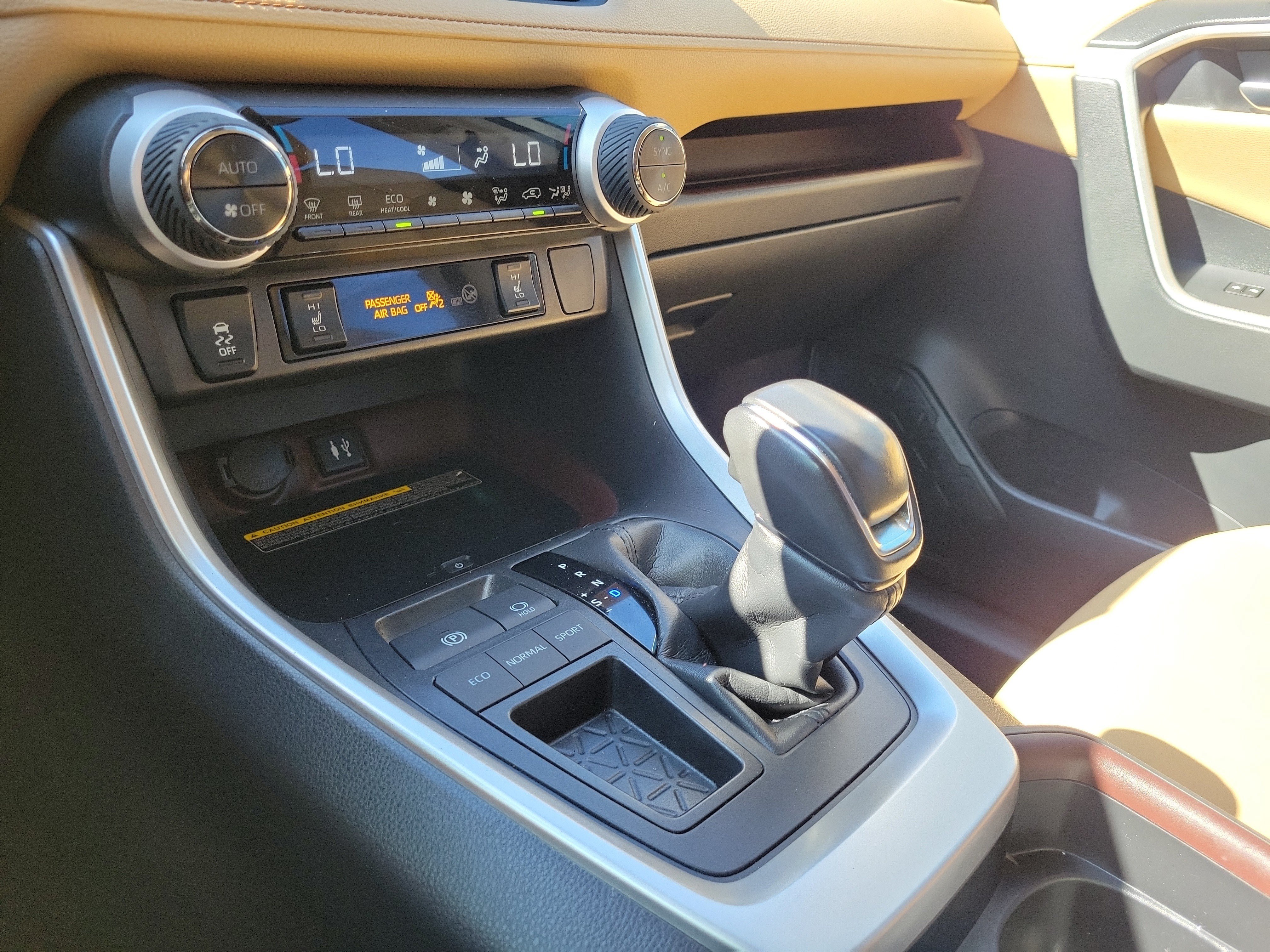Used 2019 Toyota RAV4 Limited w/ Advanced Technology Package FWD image 27