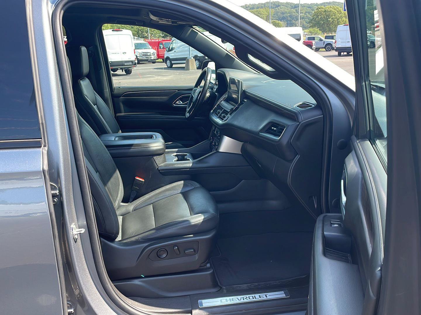 Used 2021 Chevrolet Suburban Z71 w/ Luxury Package AWD/4WD image 26