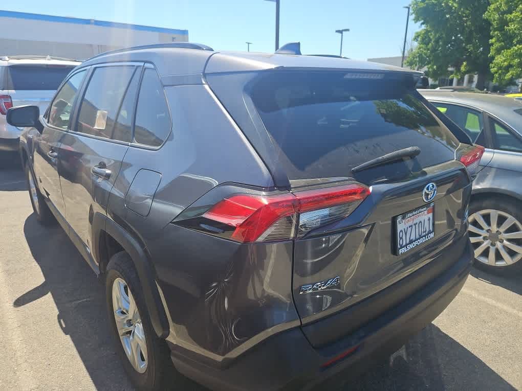 Used 2021 Toyota RAV4 LE AWD/4WD image 6