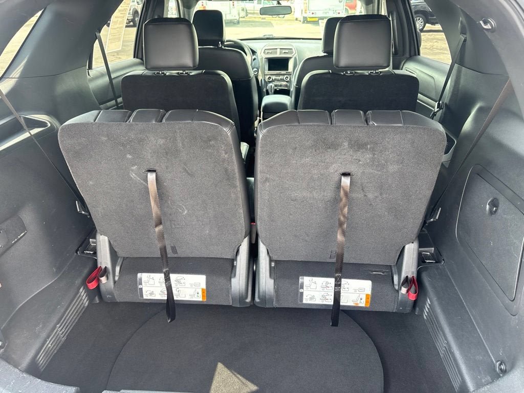 Certified 2018 Ford Explorer XLT w/ Equipment Group 202A AWD/4WD image 18