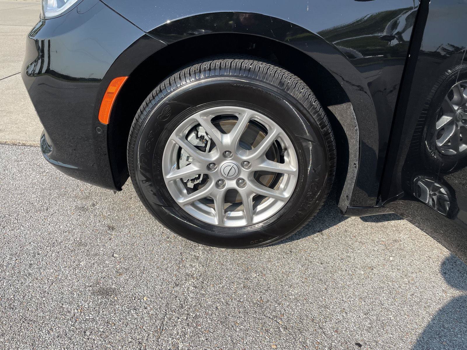 Used 2026 Chrysler Pacifica Select FWD image 10