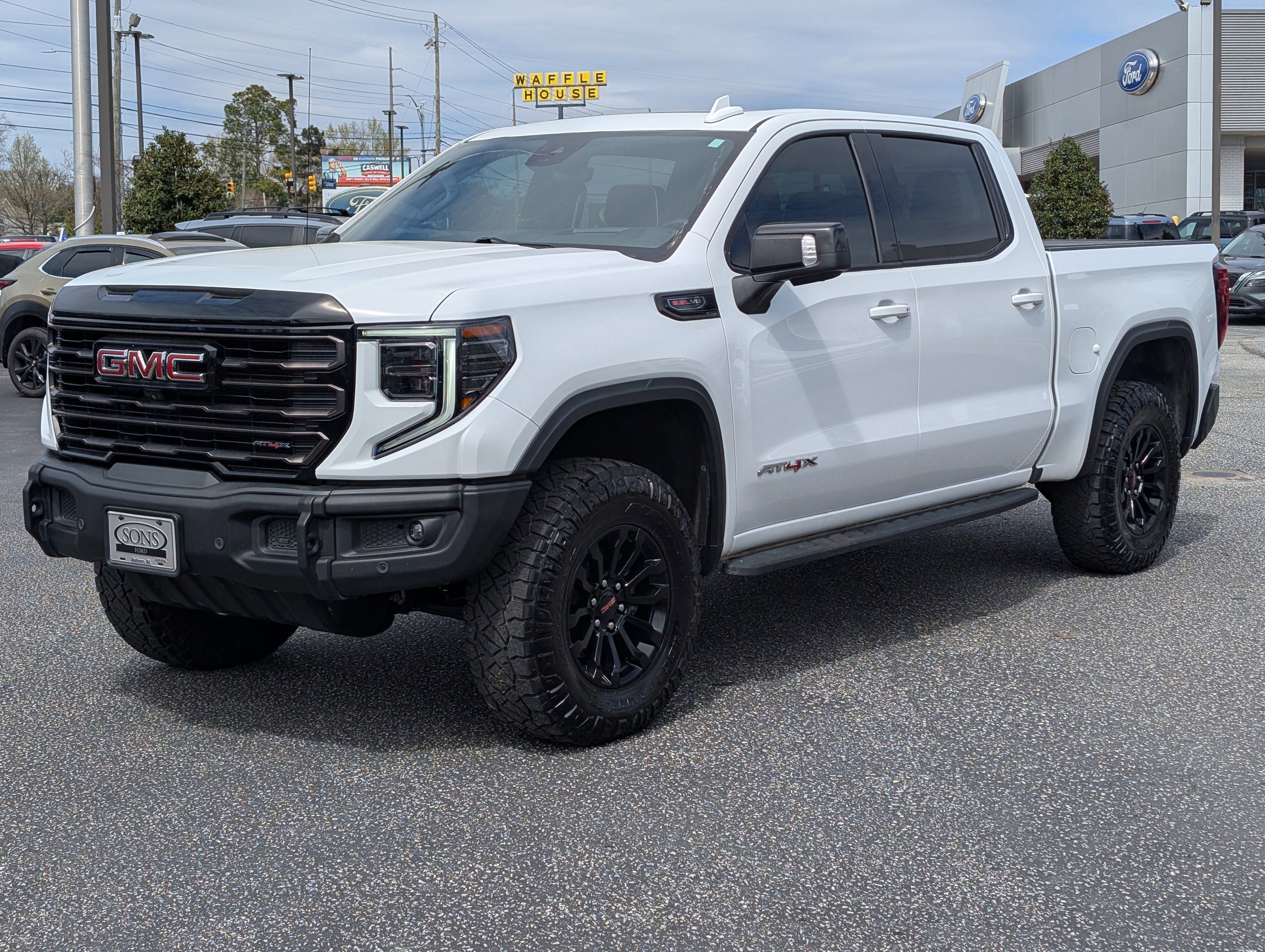 Used 2023 GMC Sierra 1500 AT4X image 8