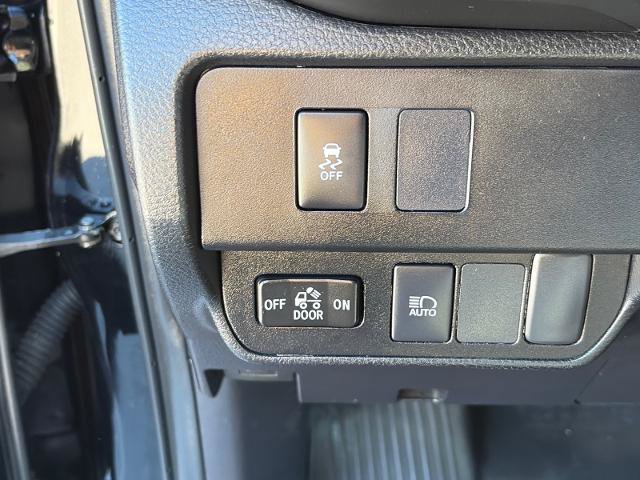 Used 2023 Toyota Tacoma SR AWD/4WD image 16