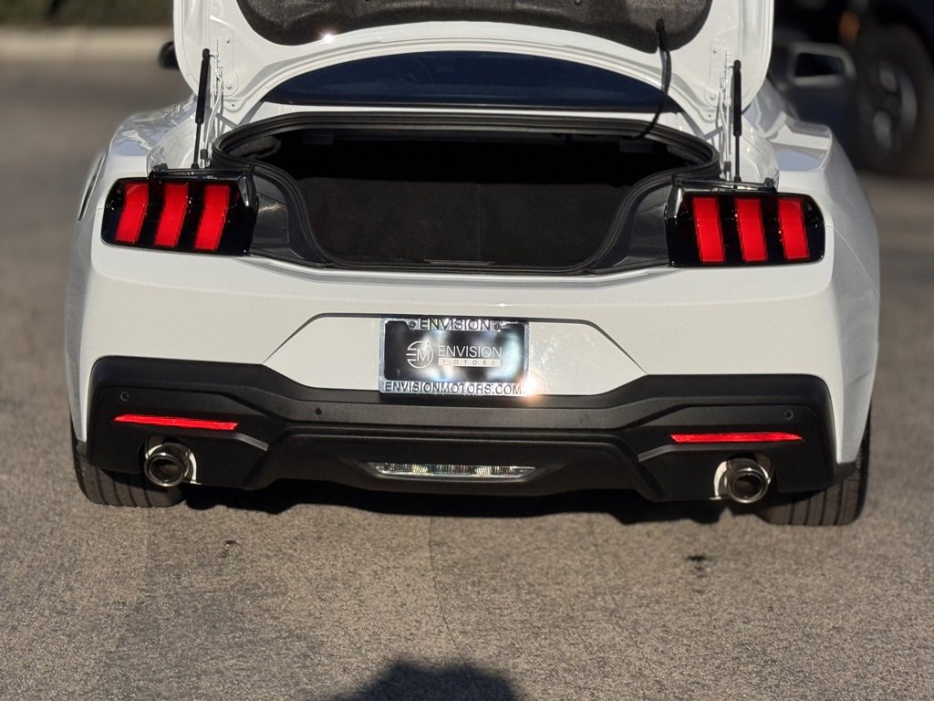 Certified 2025 Ford Mustang Coupe image 13
