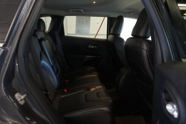 Used 2021 Jeep Cherokee Latitude Lux image 32