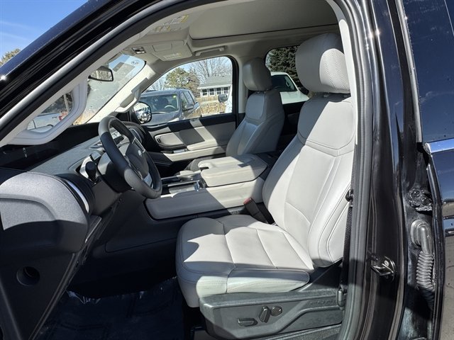 Certified 2025 Ford Expedition Active AWD/4WD image 19