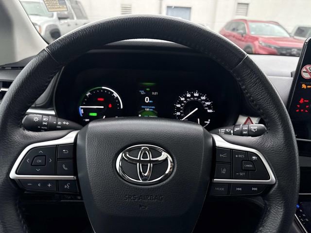 Used 2024 Toyota Sienna XLE image 33